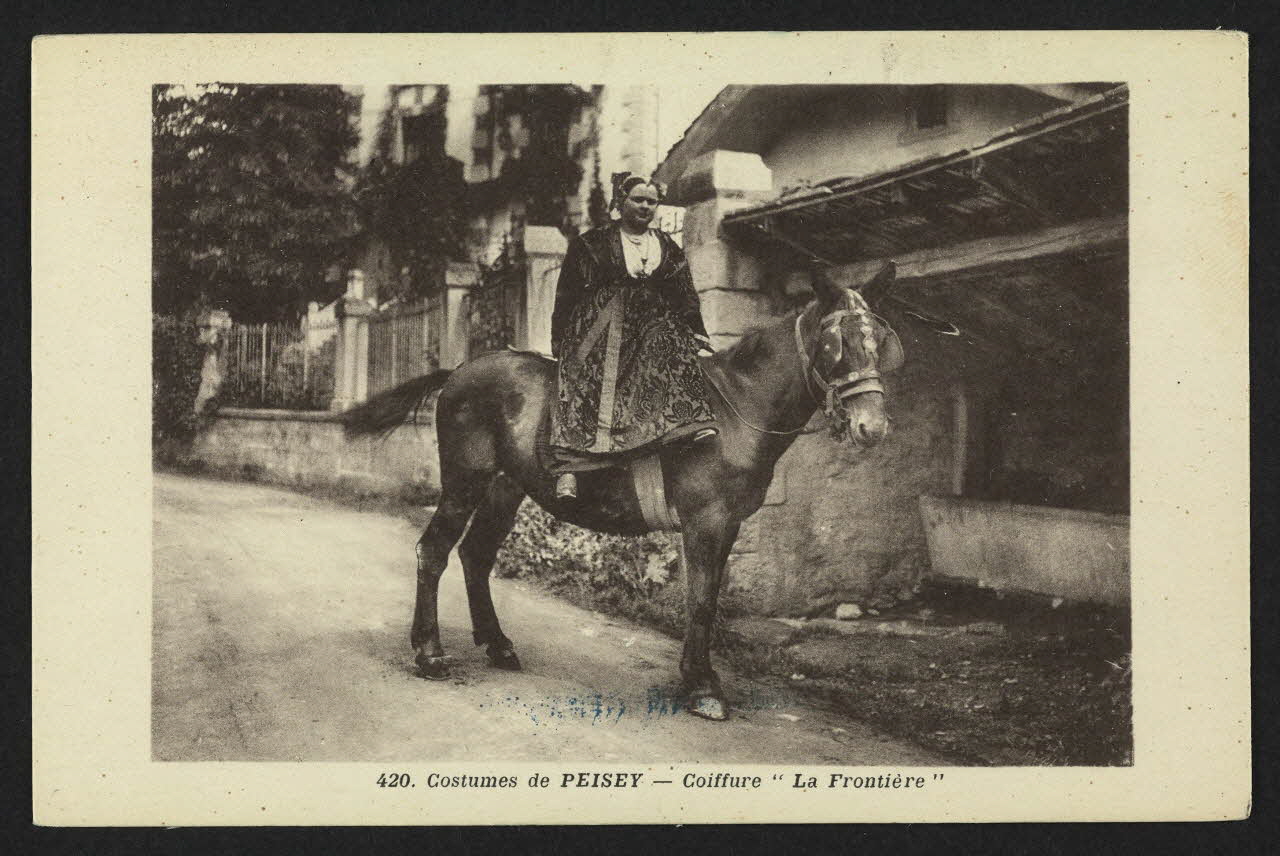 carte postale COSTUMES DE PEISEY, COIFFURE "LA FRONTIERE" 4P1970 Photo