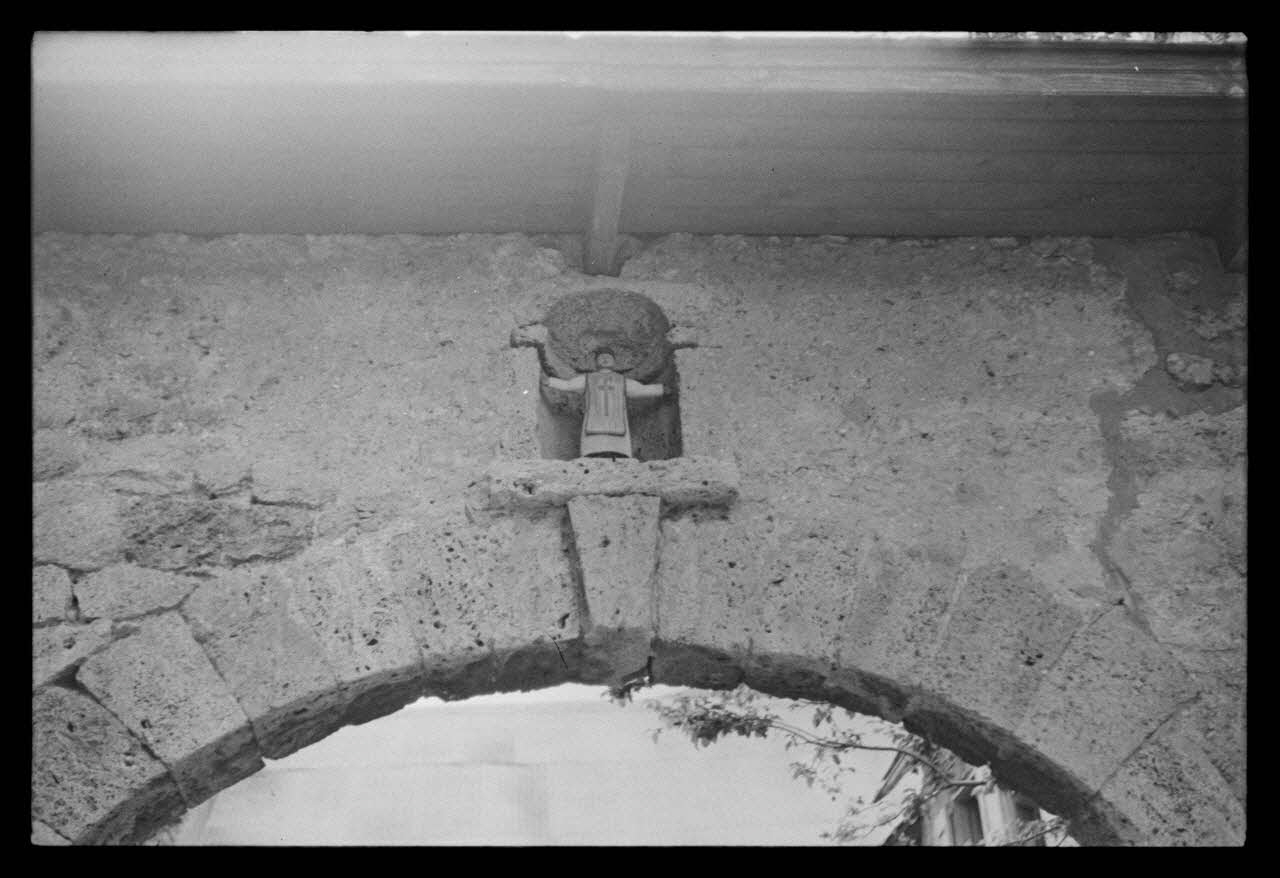 A. Jomelli ; B. Jomelli photographie Détail de la niche Provence-Alpes-Côte d'Azur, France 1966/7/21 Ph.1966.119.74 Photo