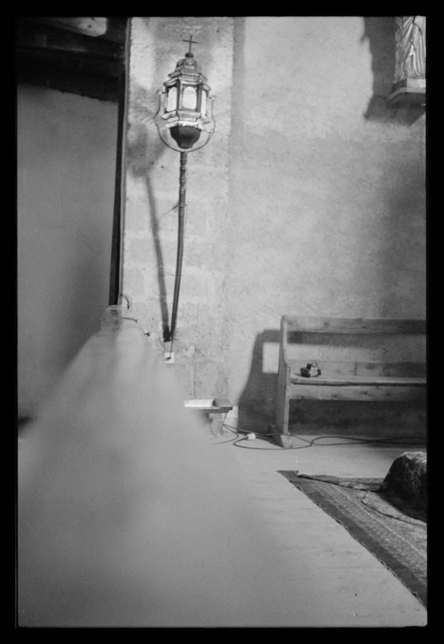 A. Jomelli ; B. Jomelli photographie Chapelle des Pénitents Blancs. Lanterne de procession de la confrérie des Pénitents Blancs Provence-Alpes-Côte d'Azur, France 1966/7/21 Ph.1966.119.78 Photo