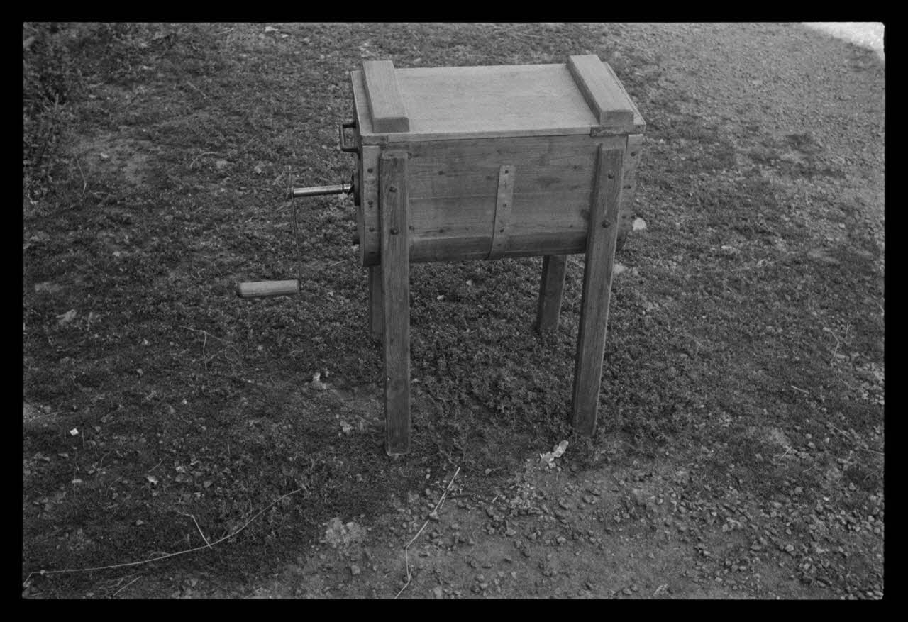 A. Jomelli ; B. Jomelli photographie Chez Monsieur Marcel Manin. Baratte utilisée par Madame Manin Provence-Alpes-Côte d'Azur, France 1966/7/21 Ph.1966.119.94 Photo