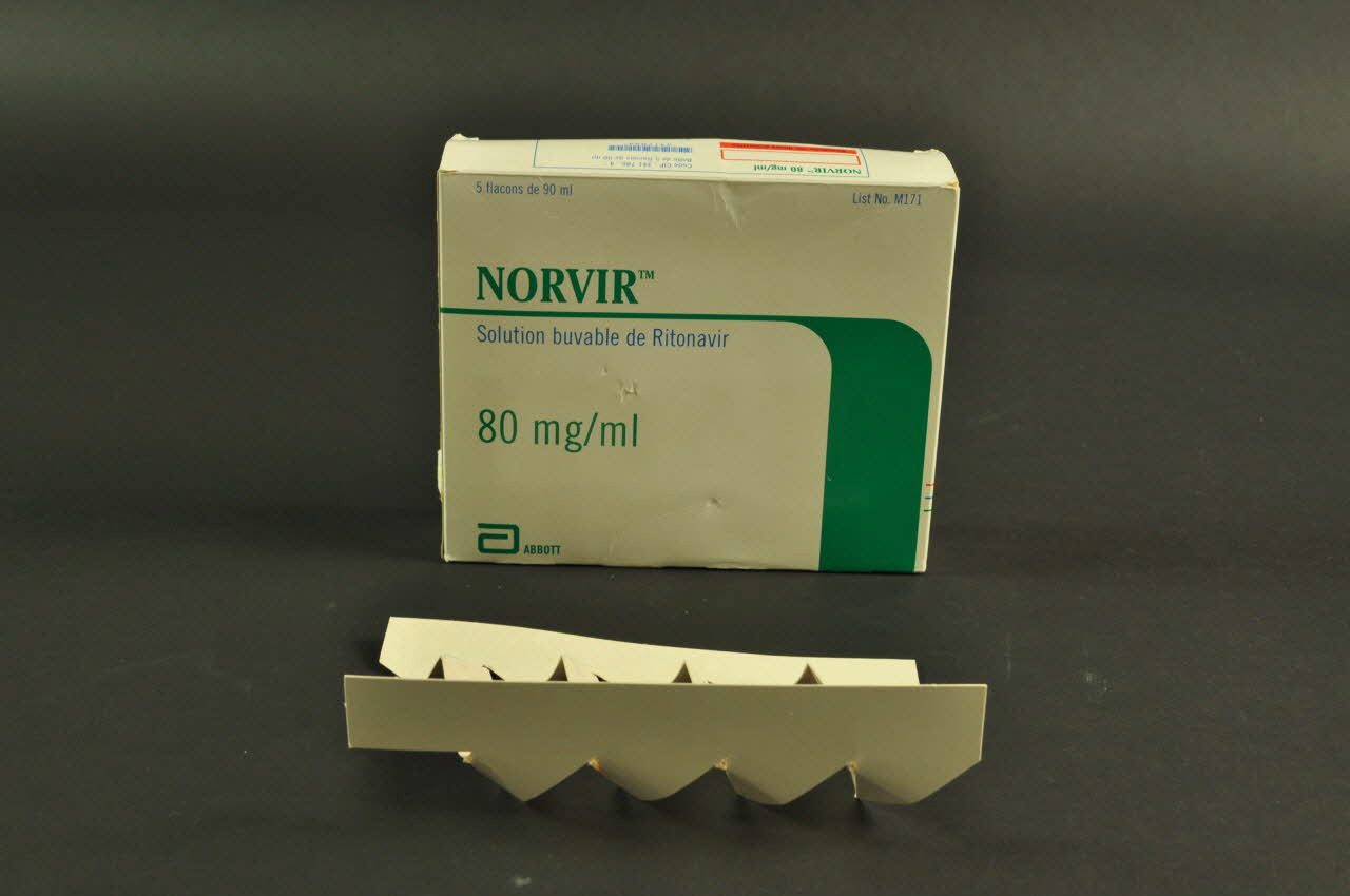 Laboratoires Abbott Boite de médicaments Norvir (emballage, flacons, notice) France 1998 2002.125.44.1.1-2 Photo Mucem