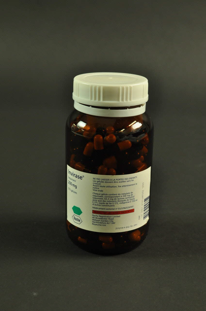 Laboratoire Roche Boite de médicaments Invirase France 2002 2002.125.53.2.1-2 Photo Mucem