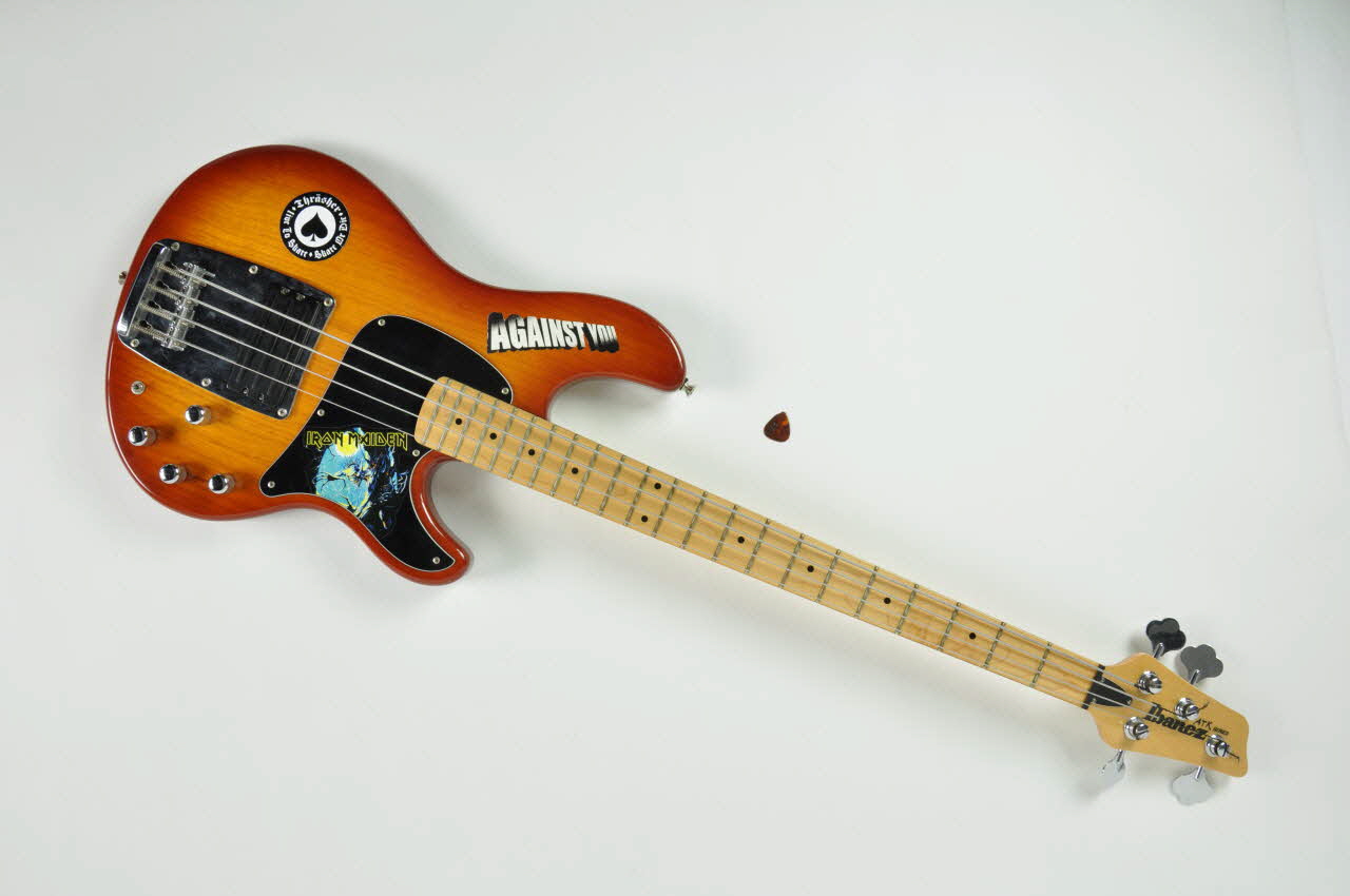 Ibanez; guitare électrique Japon 1990 2000.6.10.1.1-2 Photo Mucem