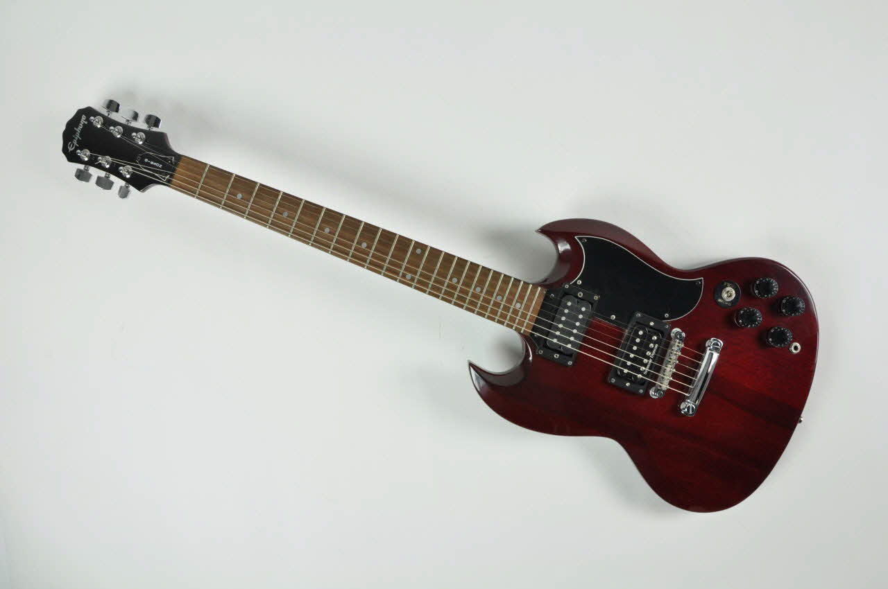 guitare électrique 2000.6.11.1 Photo Mucem