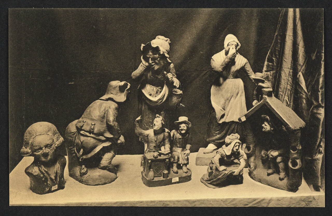 carte postale MUSEE DE FOLKLORE, STATUETTES DE JARDIN, EN TERRE CUITE POLYCHROMEE 4P2101 Photo