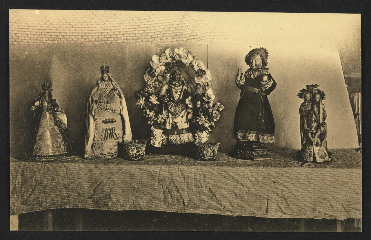 carte postale MUSEE DE FOLKLORE, OBJETS D'ORDRE RELIGIEUX SERVANT A L'ORNEMENTATION DES INTERIEURS 4P2104 Photo