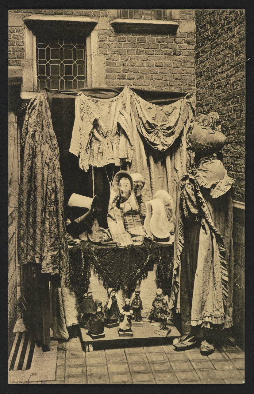 carte postale MUSEE DE FOLKLORE, COSTUMES TRADITIONNELS FLAMANDS 4P2105 Photo
