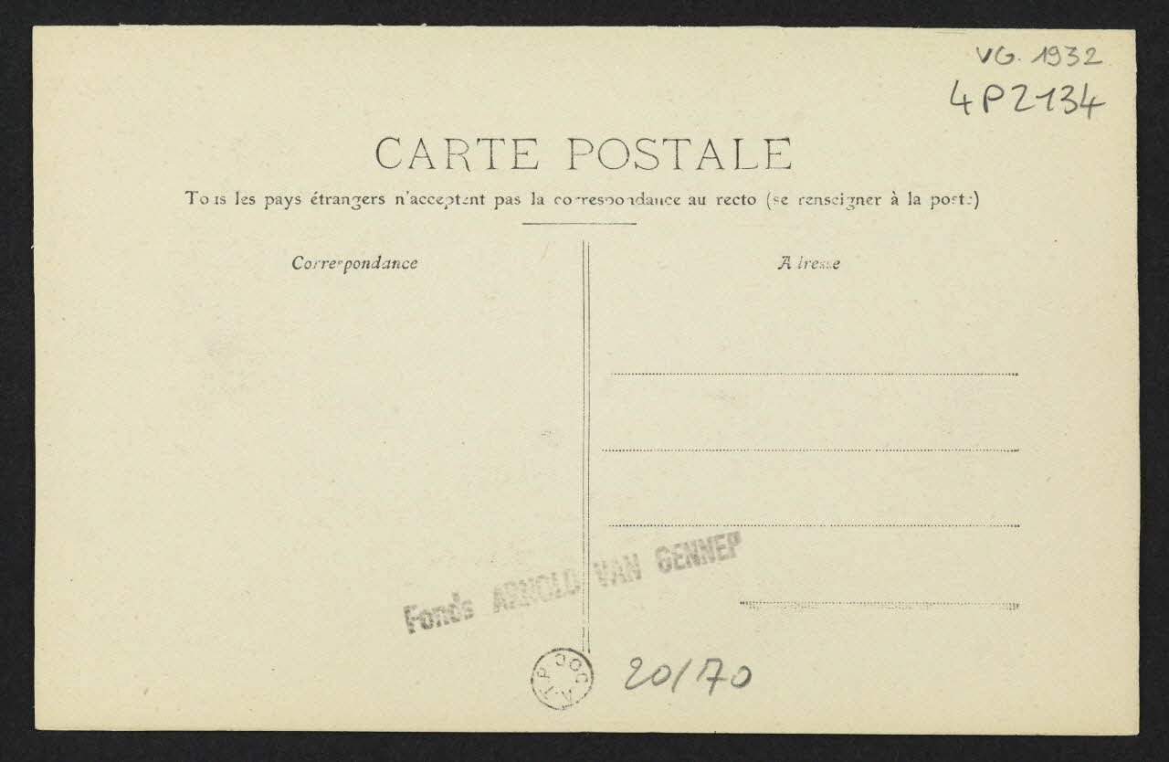 carte postale CAVE DEBLAYEE EN JUIN 1906 SUR LE MONT-AUXERROIS ET MONTRANT LES TROIS EPOQUES GALLO-ROMAINES DE L'EXISTENCE D'ALESIA Côte-d'Or 1906/5 4P2134 Photo