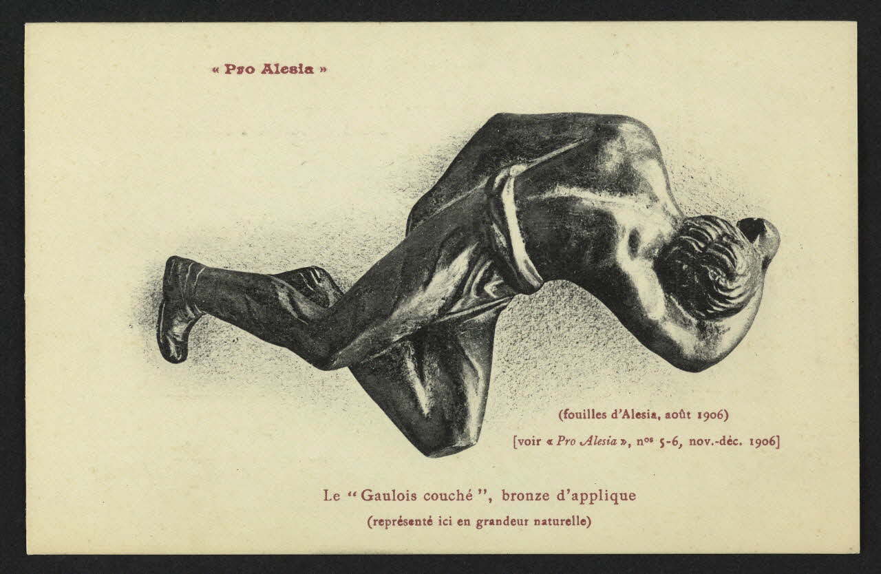 carte postale "PRO ALESIA", LE "GAULOIS COUCHE", BRONZE D'APPLIQUE (REPRESENTE ICI EN GRANDEUR NATURELLE), FOUILLES D'ALESIA, AOUT 1906 Côte-d'Or 1906/8 4P2135 Photo