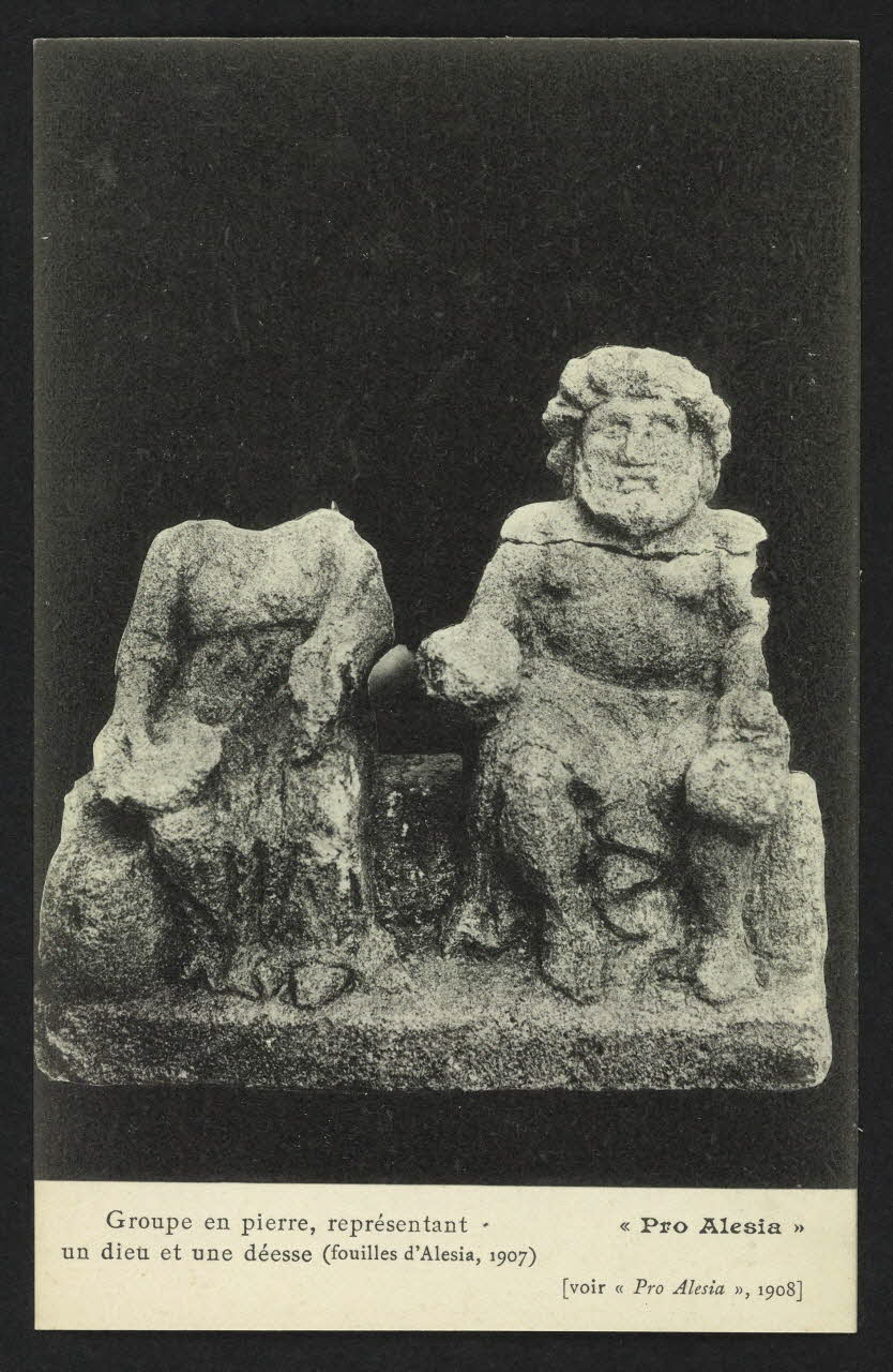 E carte postale "PRO ALESIA", GROUPE EN PIERRE, UN DIEU ET UNE DEESS Côte-d'Or 1907 4P2151 Photo
