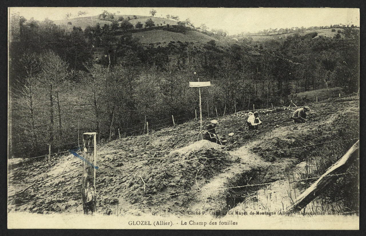 carte postale GLOZEL (ALLIER), LE CHAMP DES FOUILLES 4P2187 Photo