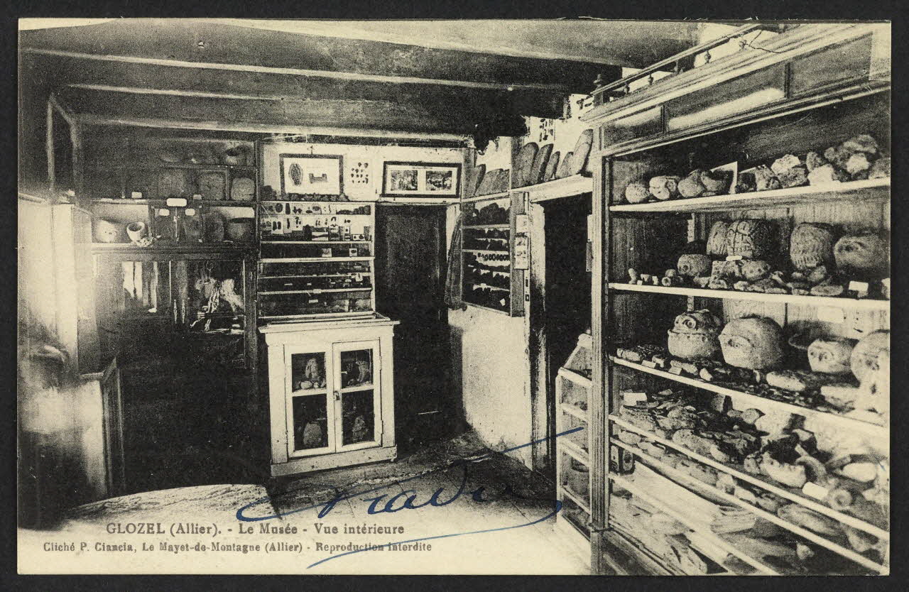 carte postale GLOZEL (ALLIER), LE MUSEE, VUE INTERIEURE 4P2200 Photo