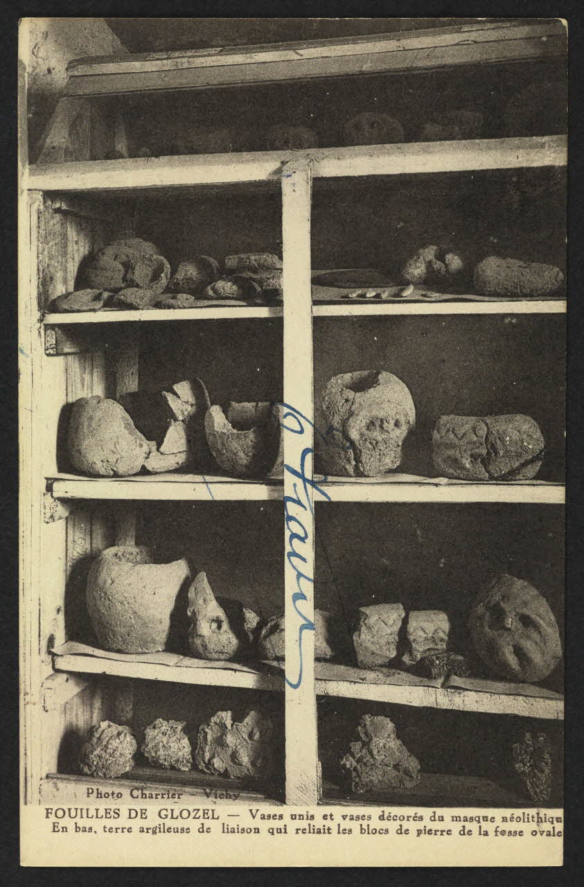 carte postale FOUILLES DE GLOZEL, VASES UNIS ET DECORES 4P2204 Photo