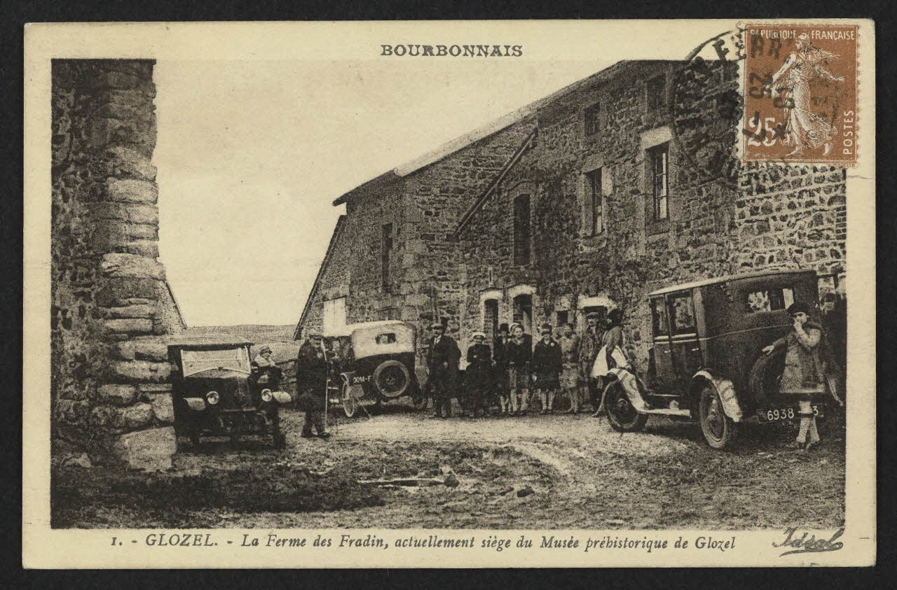 carte postale GLOZEL, MUSEE PREHISTORIQUE DE GLOZEL 4P2206 Photo