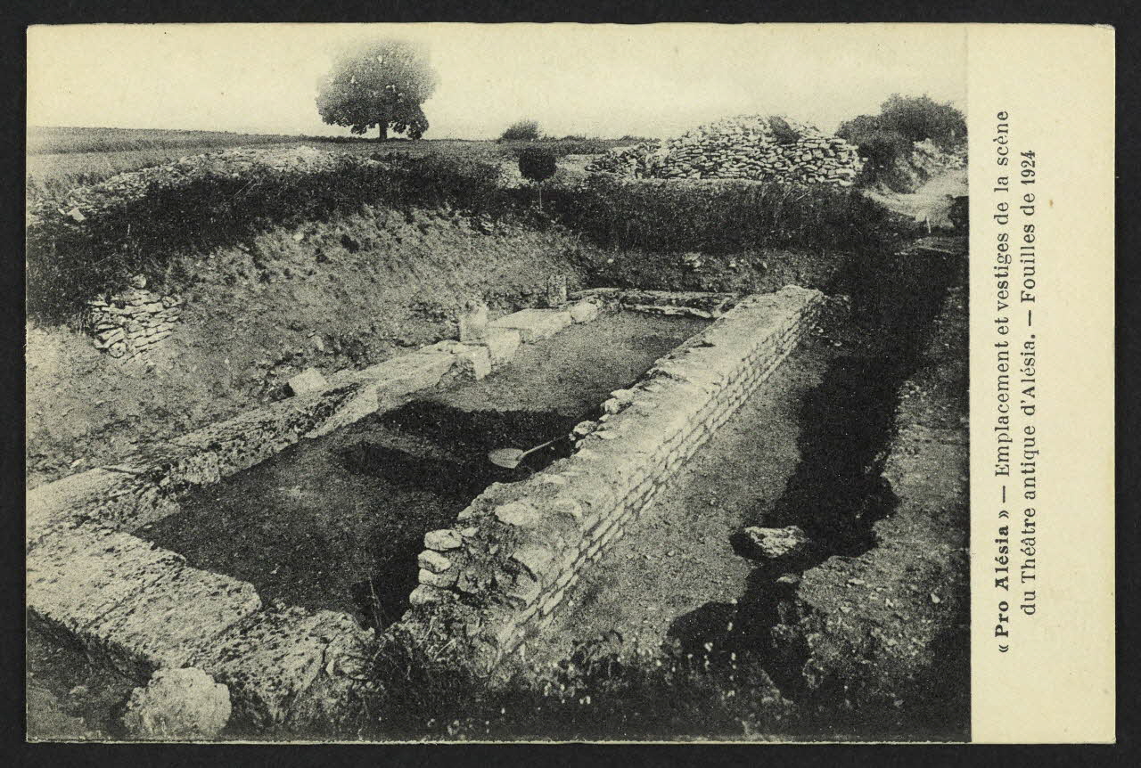 carte postale "PRO ALESIA", EMPLACEMENT ET VESTIGE DU THEATRE Côte-d'Or 1924 4P2220 Photo