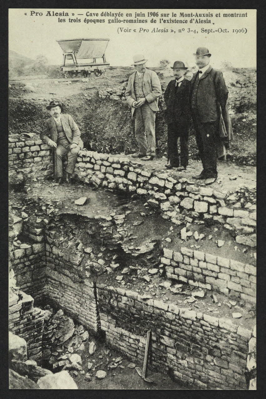 carte postale PRO ALESIA", CAVE SUR LE MT-AUXOIS, TROIS EPOQUES Côte-d'Or 1906 4P2225 Photo