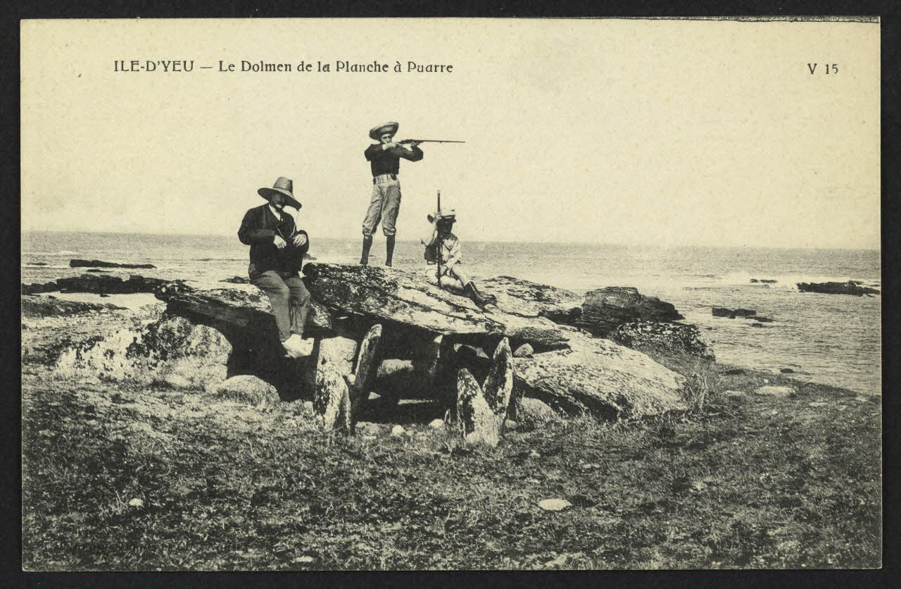 carte postale ILE-D'YEU, LE DOLMEN DE LA PLANCHE A PUARRE 4P2234 Photo