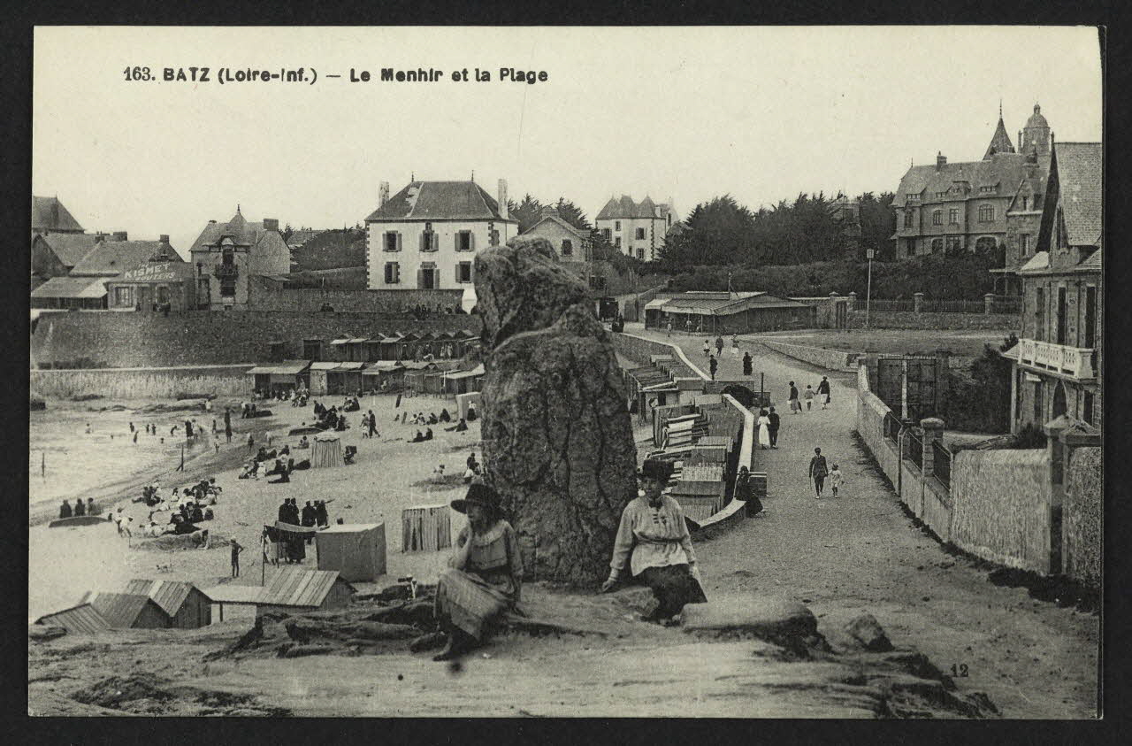 carte postale BATZ, LE, LE MENHIR ET LA PLAGE 4P2242 Photo