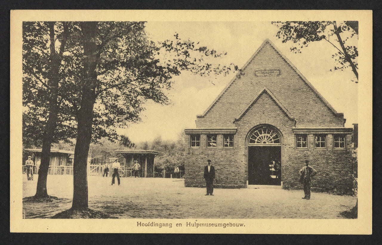 carte postale HOOFDINGANG EN HULPHUSEUMGEBOUW 4P2321 Photo