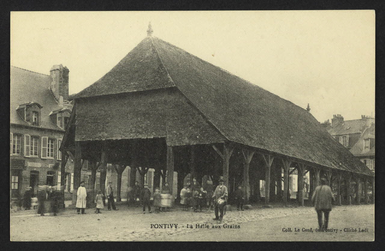 carte postale PONTIVY, LA HALLE AUX GRAINS 4P2325 Photo