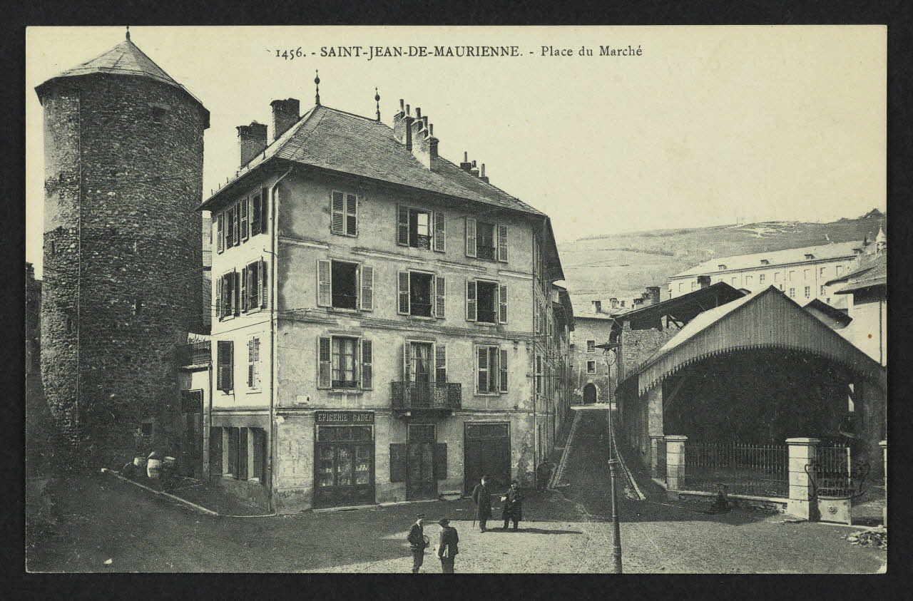 carte postale SAINT-JEAN-DE-MAURIENNE, PLACE DU MARCHE 4P2327 Photo
