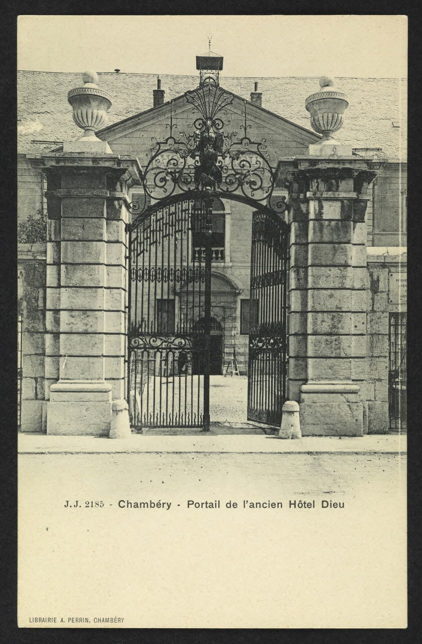 carte postale PORTAIL DE L'ANCIEN HOTEL DIEU, CHAMBERY 4P2341 Photo