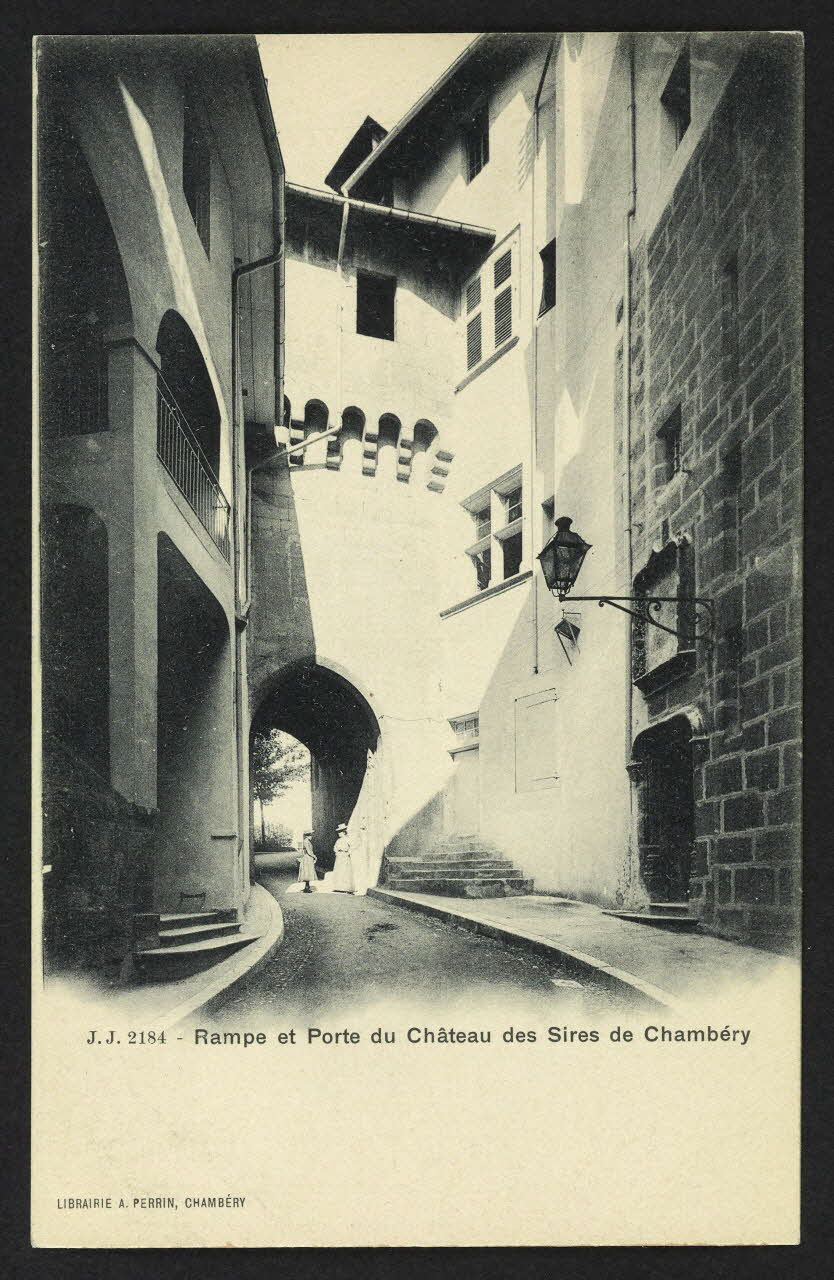 carte postale RAMPE ET PORTE DU CHATEAU DES SIRES DE CHAMBERY 4P2351 Photo