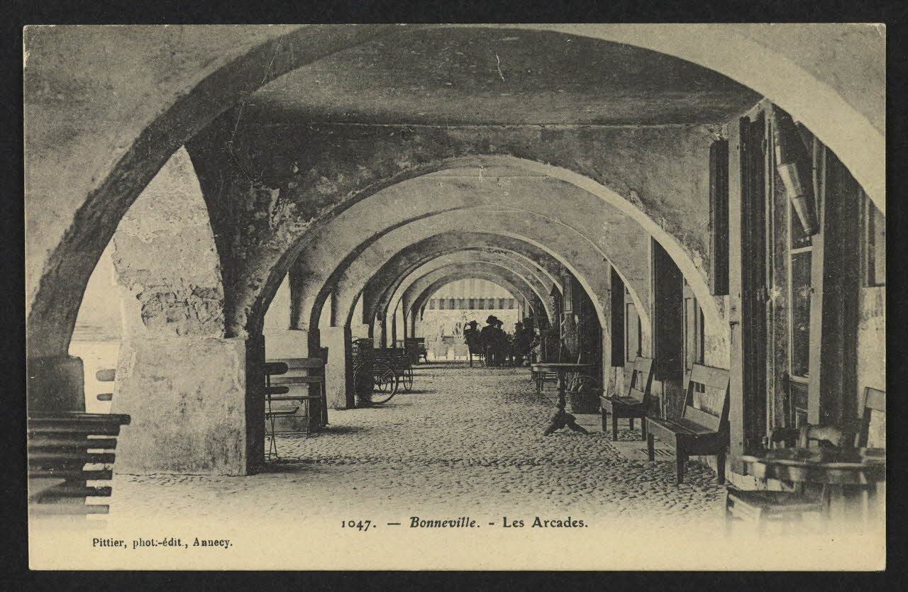 carte postale BONNEVILLE, LES ARCADES 4P2360 Photo