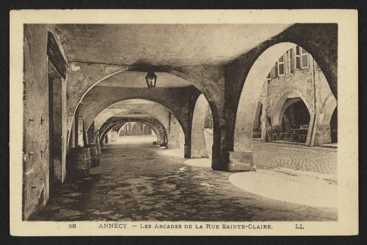 carte postale ANNECY, LES ARCADES DE LA RUE SAINTE CLAIRE 4P2361 Photo