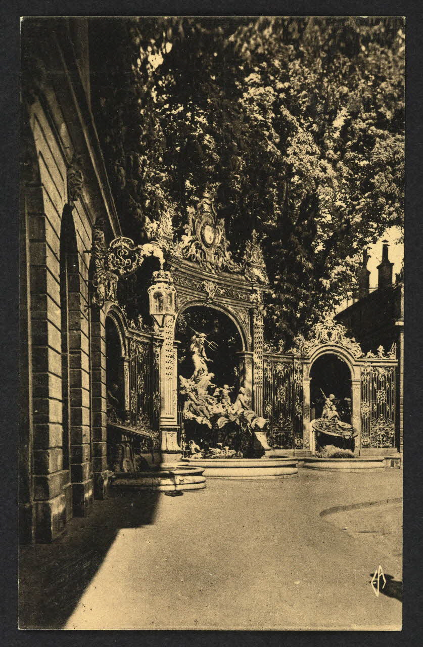 carte postale NANCY, LA VILLE AUX PORTES D'OR, FONTAINE DE NEPTUNE 4P2371 Photo