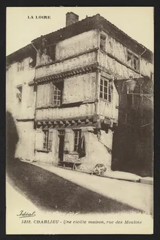 carte postale CHARLIEU, UNE VIELLE MAISON, RUE DES MOULINS 4P2384 Photo