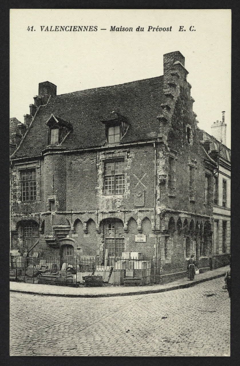 carte postale VALENCIENNES, MAISON DU PREVOST E. C. 4P2419 Photo
