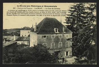 carte postale ENVIRON DE TOURNUS, LACROST, LA COUR DE JULIENNE, CE DOMAINE     APPARTENAIT AU XVIIE S A LA FAMILLE GUERIN DIT GOLY 4P2423  Photo