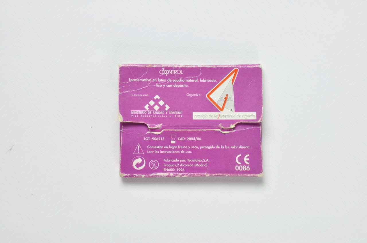 Conseil De La Jeunesse D'espagne (Cje ) Pochette de préservatif "Aqui tienes una solucion redonda para prevenir el sida" (Tu as ici une solution claire pour prévenir le sida.) Espagne 1996-2004 2002.126.108.1-2 Photo Mucem