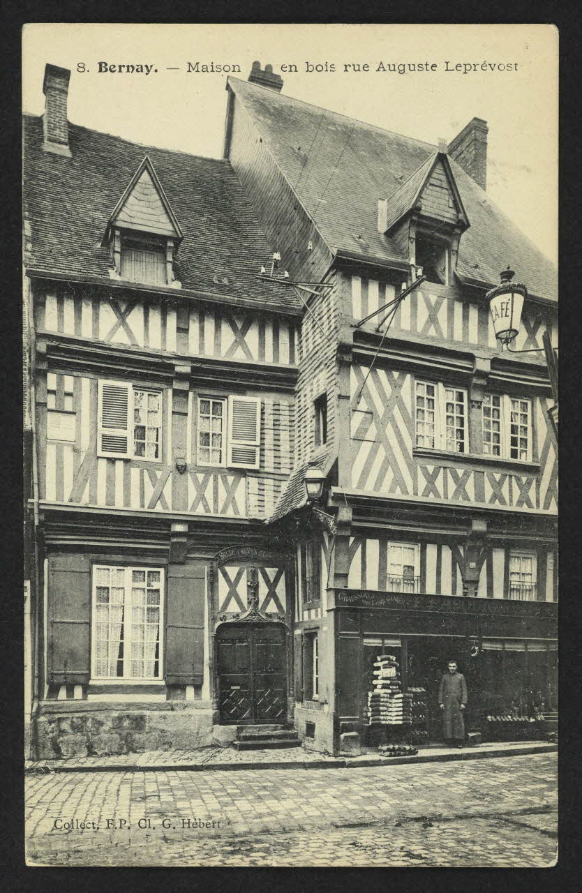 carte postale BERNAY, MAISON EN BOIS RUE AUGUSTE LEPREVOST 4P2432 Photo