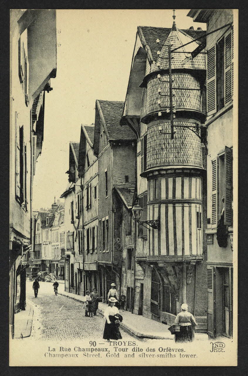 carte postale TROYES, LA RUE CHAMPEAUX, TOUR DITE DES ORFEVRES 4P2434 Photo
