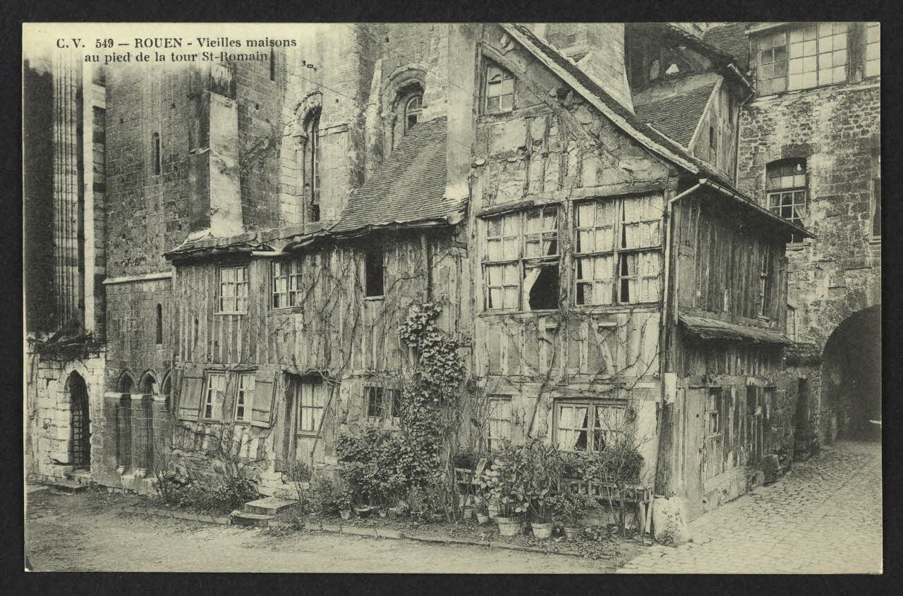 carte postale ROUEN, VIEILLES MAISONS AU PIED DE LA TOUR SAINT-ROMAIN 4P2447 Photo