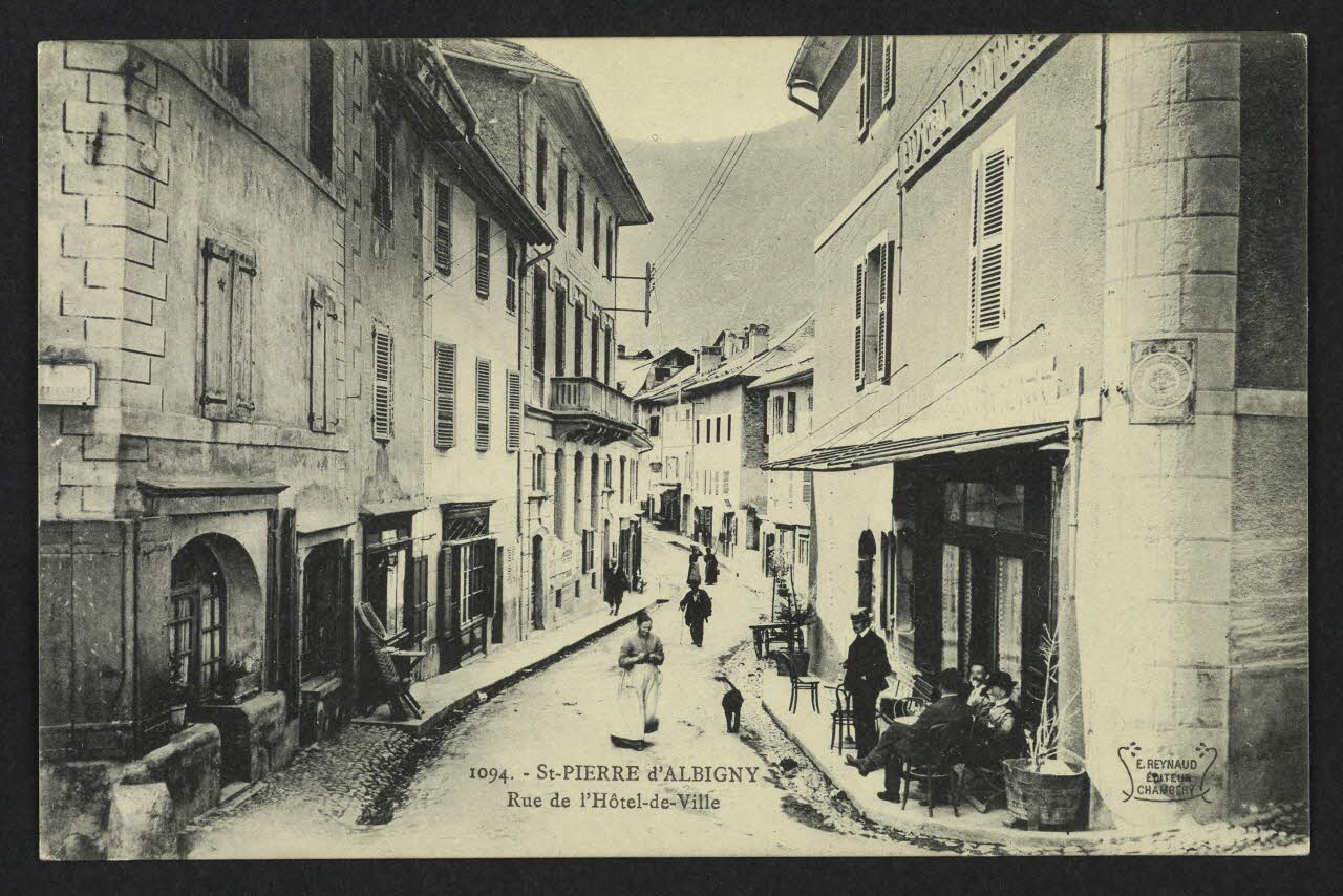 carte postale SAINT PIERRE D'ALBIGNY, RUE DE L'HOTEL DE VILLE 4P2452 Photo
