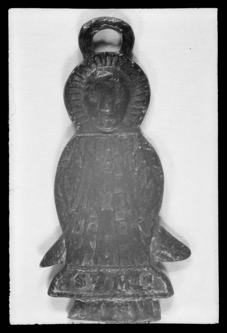 Jean Marthelot photographie Amulette de saint Mathurin provenant de Montcontour (Côtes-d'Armor) et datée du 19è siècle Ile-de-France, France 1965 Ph.1965.110.2 Photo