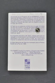 Proyecto De Los Nombres pin's "No todas las batallas se libran con la espada" (Toutes les batailles ne se livrent pas avec l'épée) Espagne 2002/7 2002.126.143  Photo Mucem
