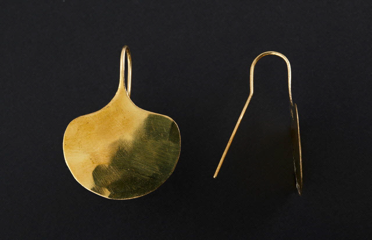 Radu Ion ; Nadja Zerunian ; Mesteshukar ButiQ boucle d'oreille Munténie, Roumanie 2013-2019 2020.12.5.1-2 Photo Mucem / Marianne Kuhn