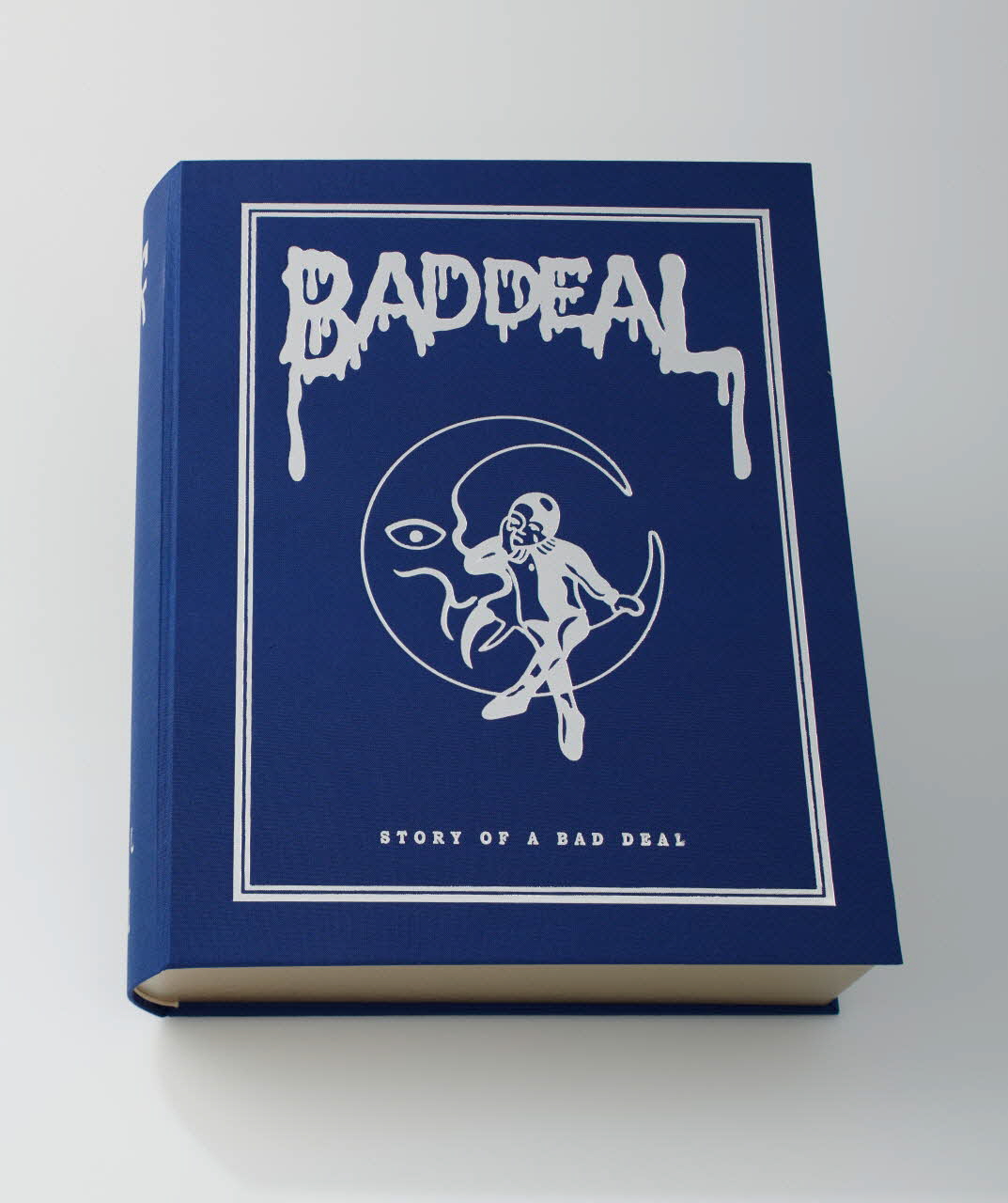 Zoow24 ; Bad Deal boîte Emballage du pull-over "Pierrot speaking to the moon" Lombardie, Italie 2015 2020.22.53.1 Photo Mucem / Marianne Kuhn