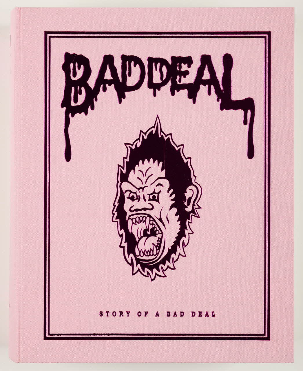 Zoow24 ; Bad Deal boîte Emballage du pull-over "Bad King Gorilla" Lombardie, Italie 2015 2020.22.54.1 Photo Mucem / Marianne Kuhn