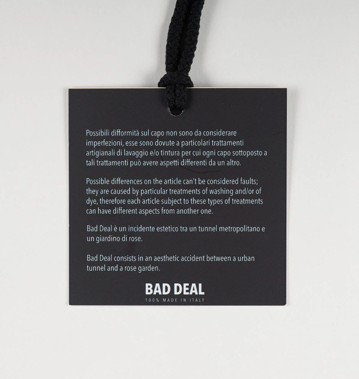 Zoow24 ; Bad Deal pull-over Pierrot speaking to the moon Lombardie, Italie 2015 2020.22.53.2.1-2 Photo Mucem / Marianne Kuhn