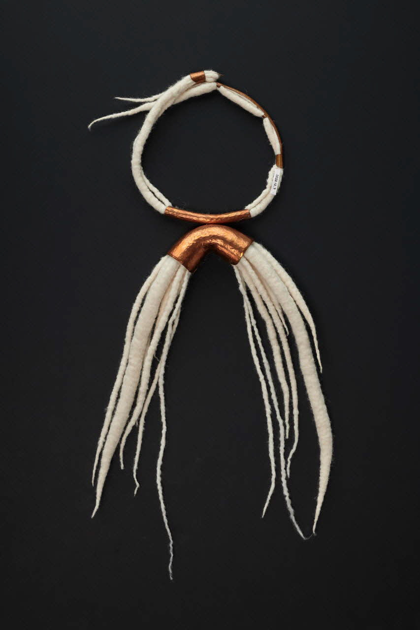 Radu Ion ; Adina Marin ; Mesteshukar ButiQ collier Munténie, Roumanie 2018 2020.12.7 Photo Mucem / Marianne Kuhn
