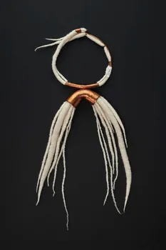 Radu Ion ; Adina Marin ; Mesteshukar ButiQ collier Munténie, Roumanie 2018 2020.12.7  Photo Mucem / Marianne Kuhn
