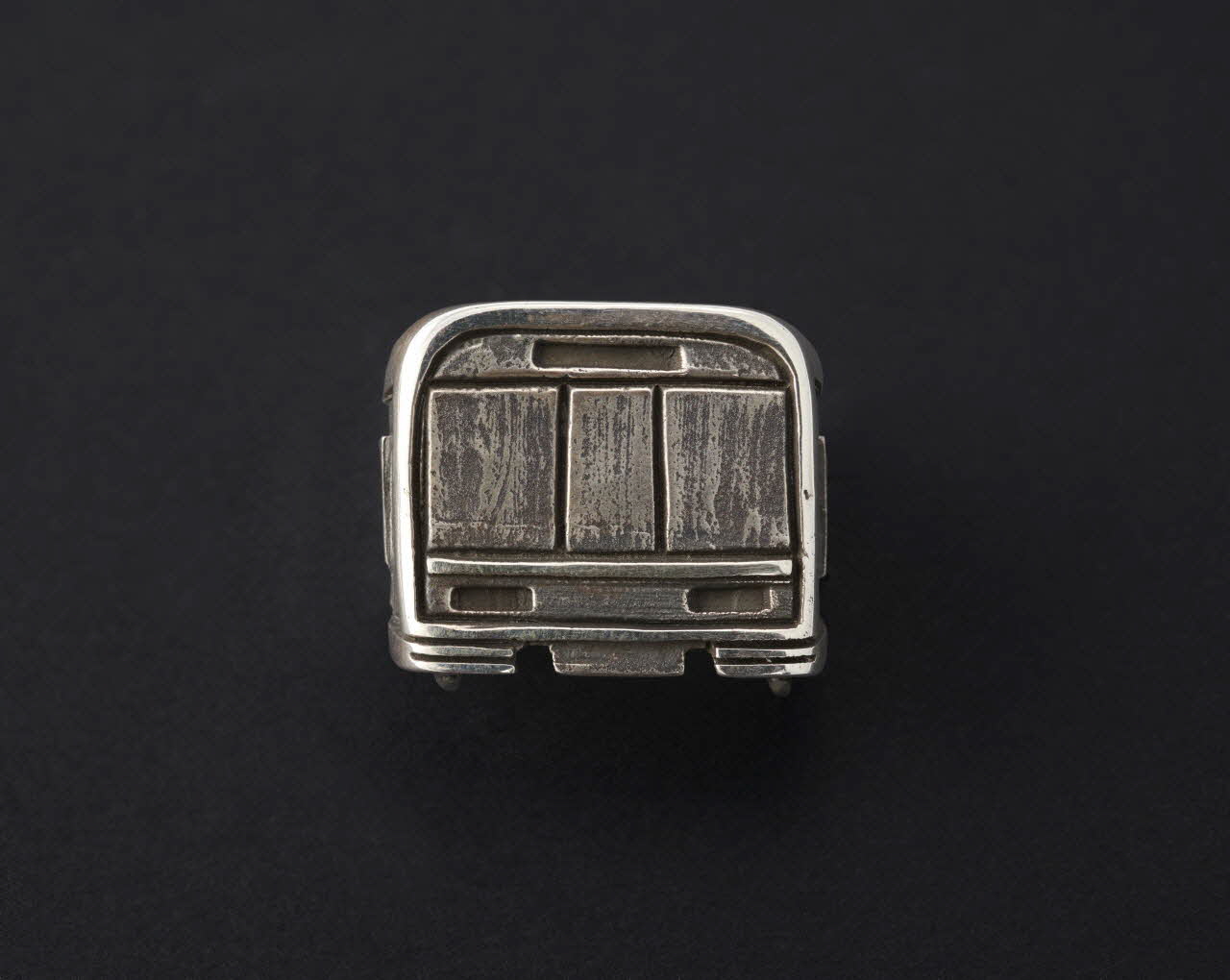 Mind bague Tête du métro de Milan Lombardie, Italie 2012 2020.24.2.2 Photo Mucem / Marianne Kuhn