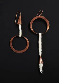 Radu Ion ; Adina Marin ; Mesteshukar ButiQ boucle d'oreille Munténie, Roumanie 2018 2020.12.9.1-2  Photo Mucem / Marianne Kuhn