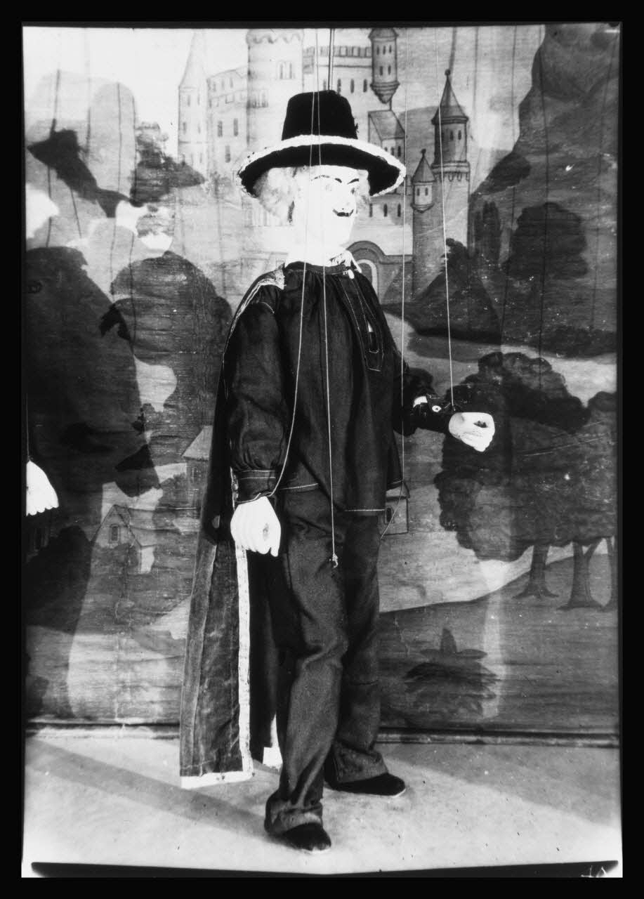 A. Lavaud photographie MNATP. Exposition. Théâtres populaires de marionnettes (12 juillet 1952 - 4 janvier 1953) Ile-de-France, France 1952/7/1 Ph.1952.66.40 Photo