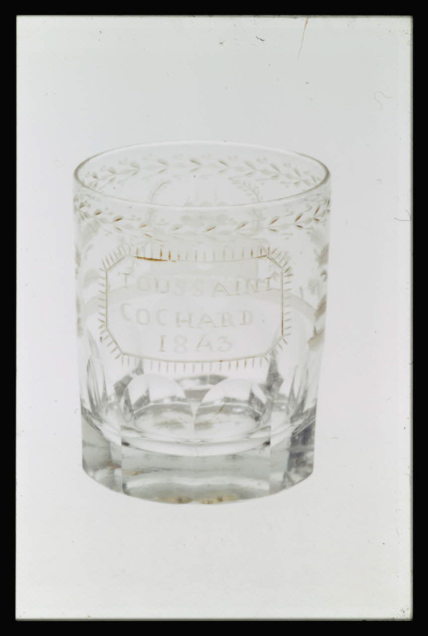 Pierre Soulier photographie Verre avec inscription "Toussaint Clochard 1843" Ile-de-France, France 1956/2/1 Ph.1956.21.6 Photo
